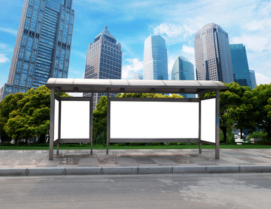 公交車站臺(tái)廣告牌